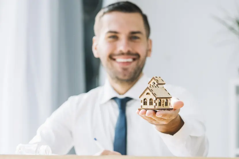 Cum să alegi un agent imobiliar de încredere în România