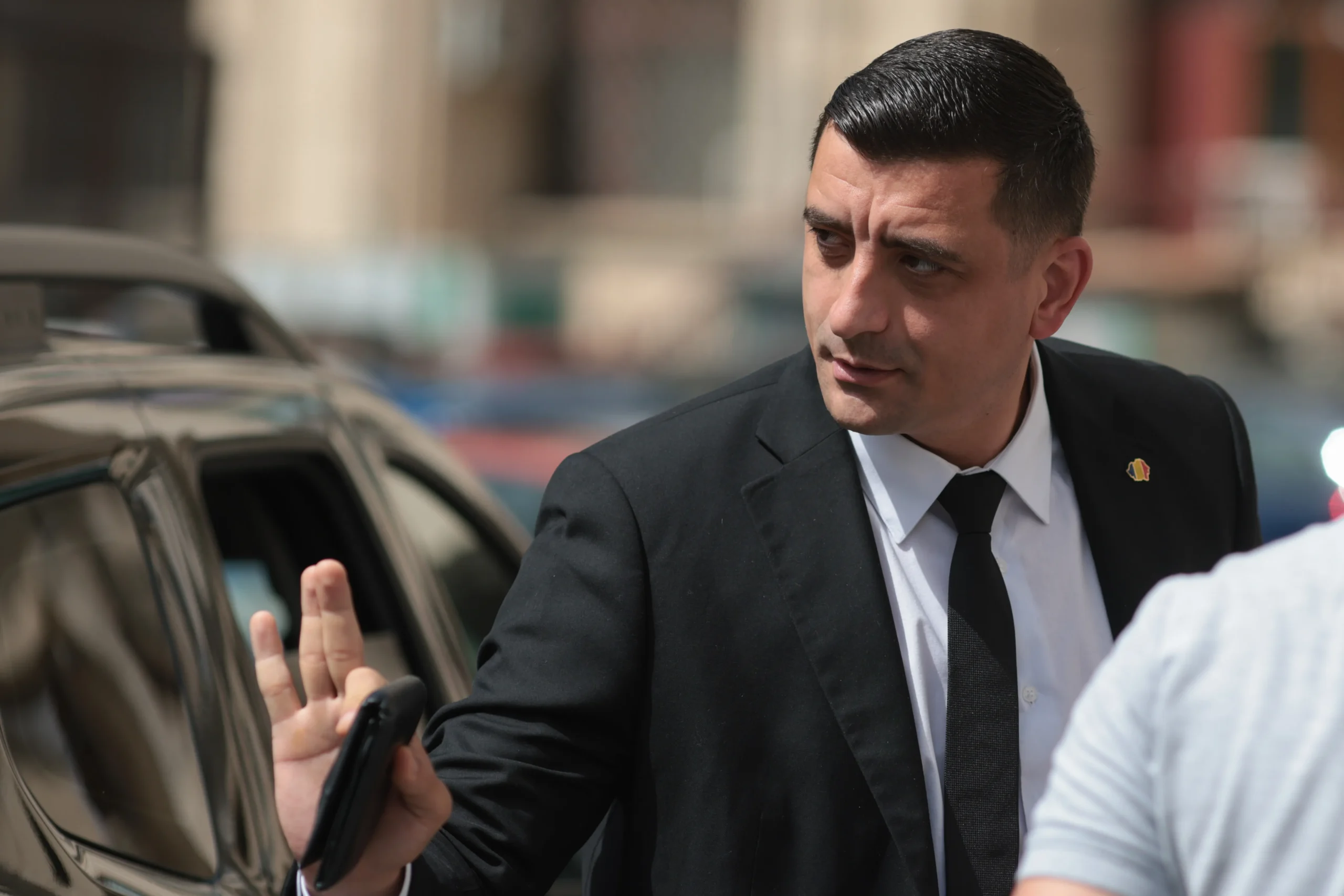 Cine l-a spălat pe Simion?